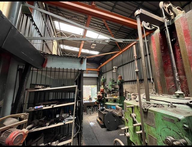 1,400M² WORKSHOP FOR SALE IN VULCANIA